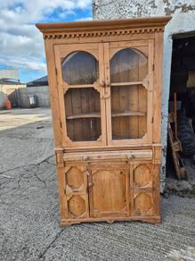 Corner cabinet