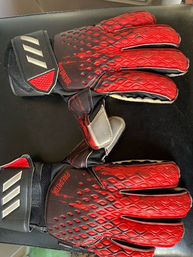 Reduced Adidas predator goalie gloves