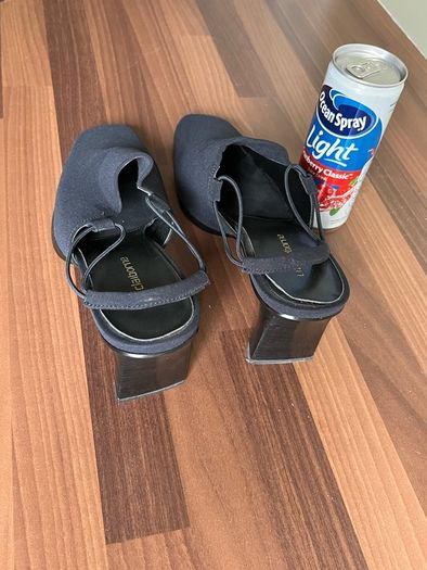 Liz Claiborne navy shoes. Size 8.5 uk