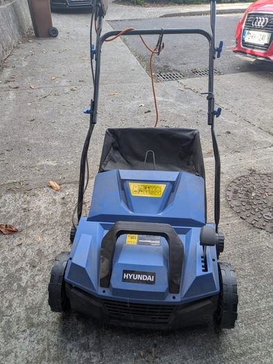 Hyundai 1600W 15'' 38cm Artificial Grass Sweeper