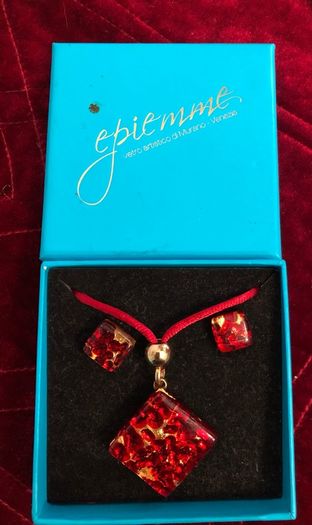 Murano glass necklace and earrings set