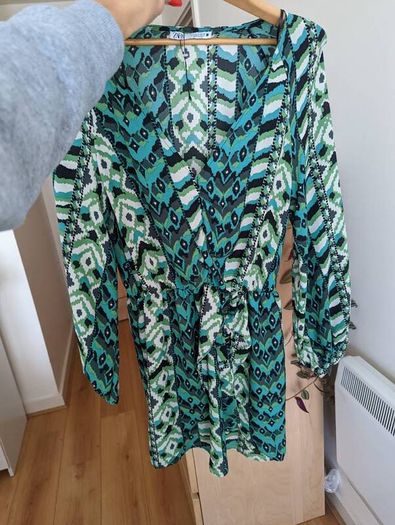 beautiful dress Zara printed long sleeve V neck geometric dress bloggers , puffed sleeve dress
