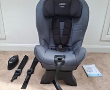 Axkid Move Rear Facing Car Seat - Great Condition