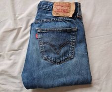 levis 501 Size 32/34 button fly in excellent condition