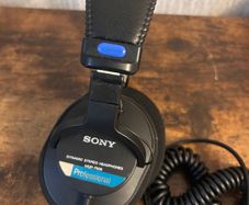Sony headphones MDR-7506