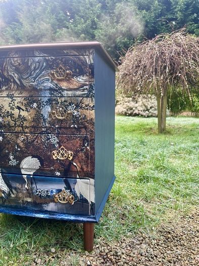 Chest of drawers