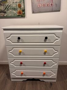 White chest of drawers