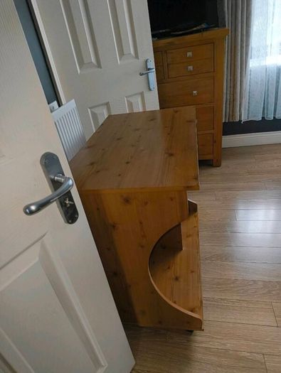 Computer desk