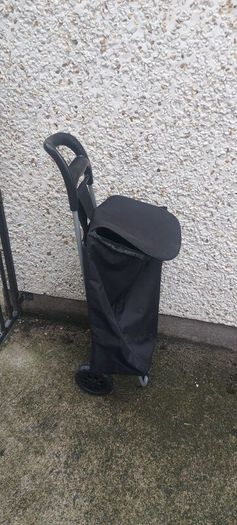 New 2 x  wheel folding shopping trolley, handy for shopping for elderly people or around carbootsale, many uses etc,unwanted gift,,buyer collects, ps bag come off to wash..