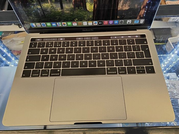 Touch Bar Apple MacBook Pro 13" A2159 2019 i5-8257U 8GB 256GB RETINA 2560 x 1600 (Battery Cycle: 165)