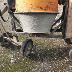 Diesel 4 barrow mixer- excellent condition- key and pull start