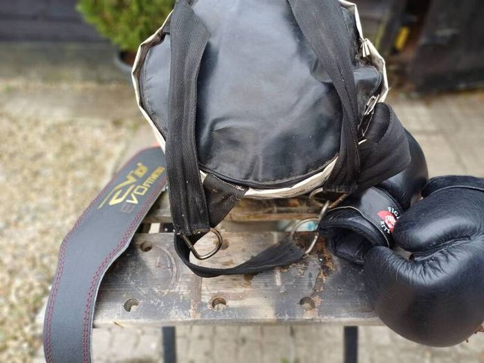 Large Elverys Boxing Bag, Gloves & Belt