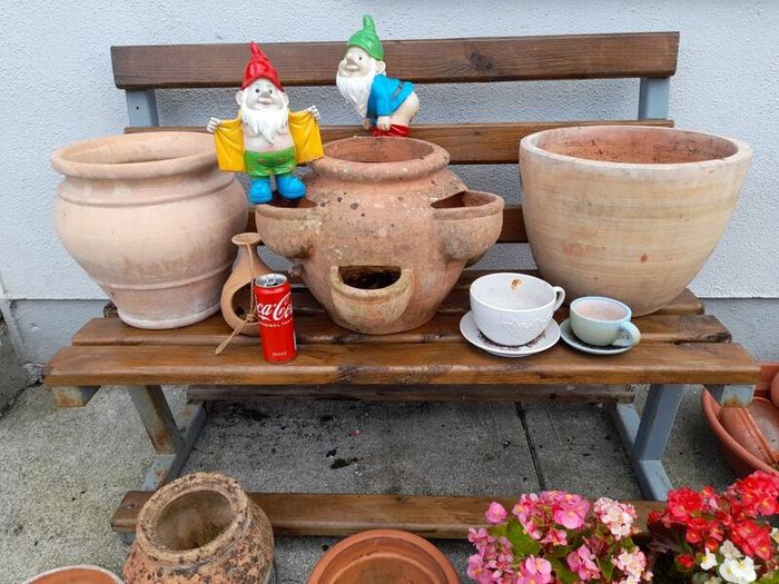 Garden pots  n items clearout