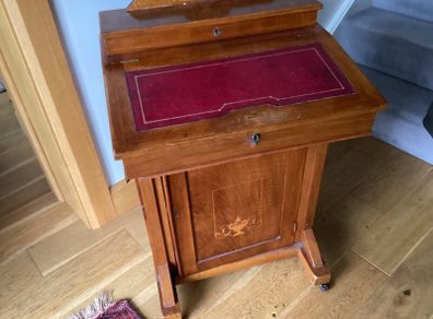 Victorian or early Edwardian Davenport desk