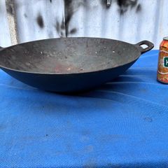 Large vintage cast iron skillet pan - for flowers