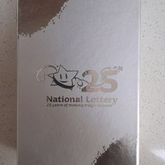 2 Boxed National Lottery Champagne Flutes