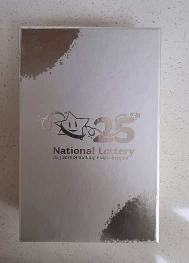 2 Boxed National Lottery Champagne Flutes