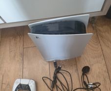 Launch model ps5 with disc drive + broken controller.