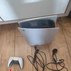 Launch model ps5 with disc drive + broken controller.