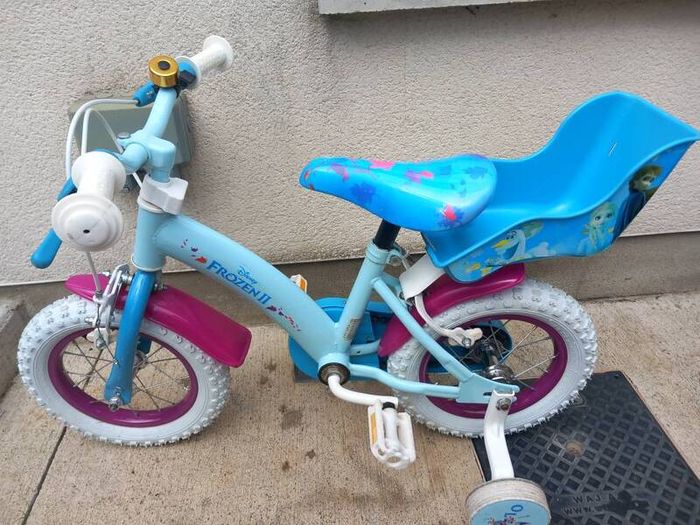 Kids frozen bike size 12 inch wheels.