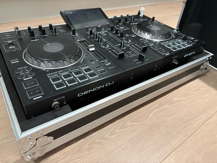Denon Prime 2 standalone DJ turntables
