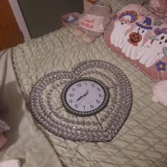 Crystal heart clock