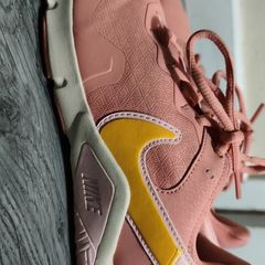 Beautiful pink Nike trainers in excellent condition,used a couple of times