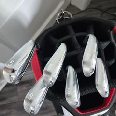 Mizuno JPX 923 Hot Metal irons and Sirxon Bag