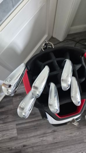 Mizuno JPX 923 Hot Metal irons and Sirxon Bag