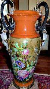 Exceptionally nice large vase with 2 Art Noveau heads