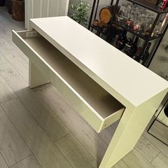 dressing table with drawer