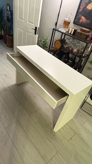 dressing table with drawer