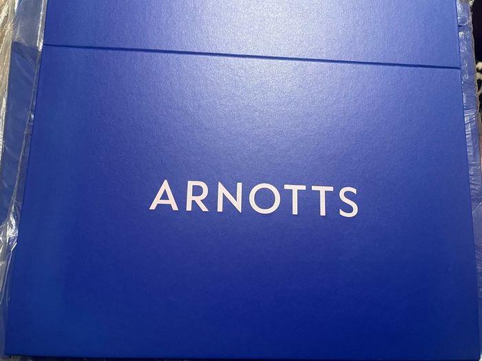 arnotts gift box size 35/26/8 cm