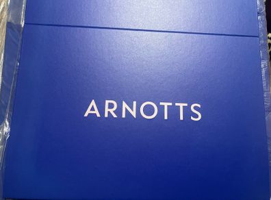 arnotts gift box size 35/26/8 cm