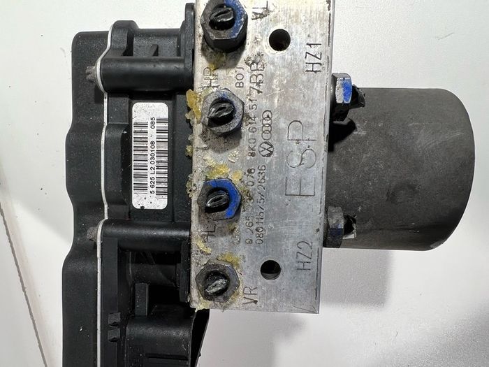 Audi A4 B8 A5 ABS Pump and Controller 8K0907379P 8K0614517BB