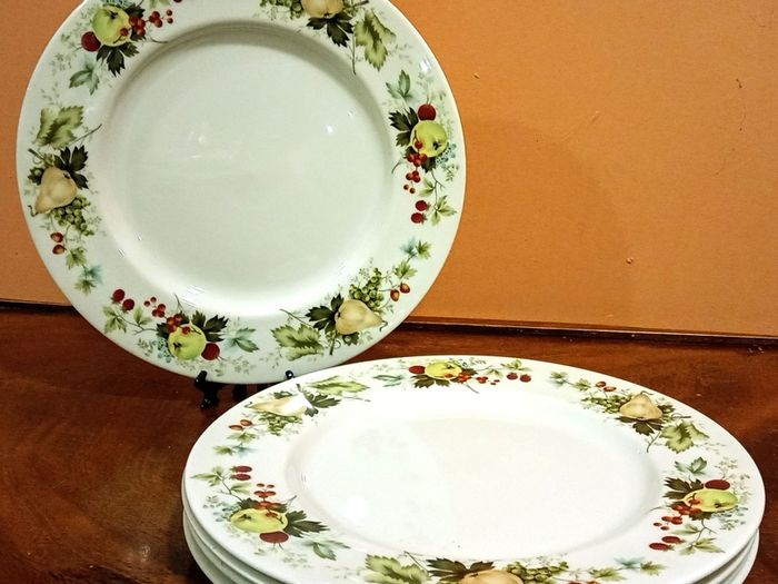 Vintage Royal Doulton Miramont 32 piece Dinner Set. Translucent China.
