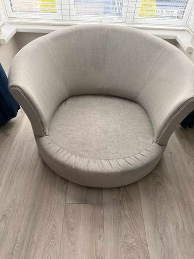 Swivel armchair