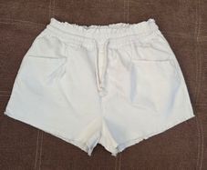 White denim shorts with pockets, size 19