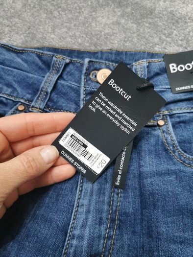 Size 8 leg 31" bootcut jeans