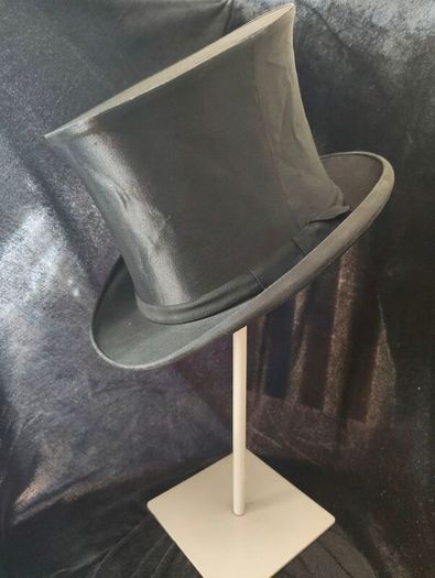 top hat, opera hat,chapeau claque