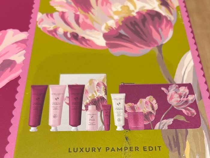 Laura Ashley Luxury Pamper Gift Set