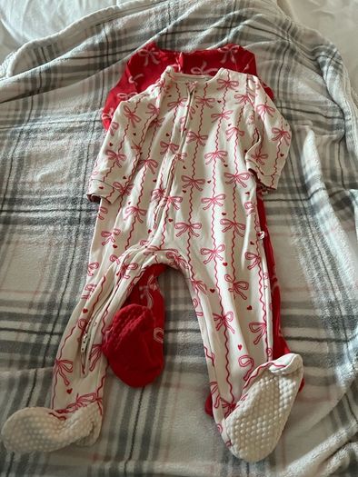 Girls new sleeping suits 9/12 mths