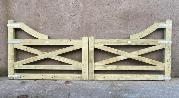 Bespoke heavy duty driveway / entrance gates