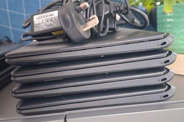 Job lot: 8 Working Laptops  Lenovo  Acer  Toshiba  Ideal for Home, School or Refurb