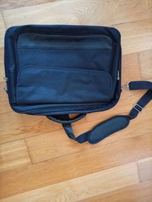 Laptop carrying case