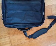 Laptop carrying case