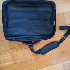 Laptop carrying case