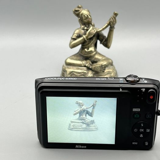 Nikon Coolpix S3500 20.1MP Digital Camera Black Tested - Full Kit