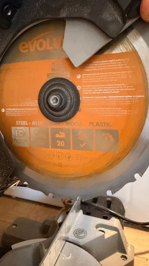 Mitre Saw Evolution 1500W 210mm cordes