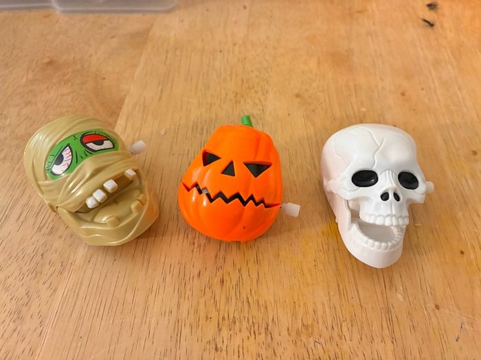 3 new Novelty windup toys